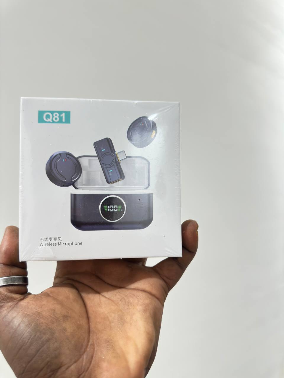 Q81 WIRELESS MICROPHONE