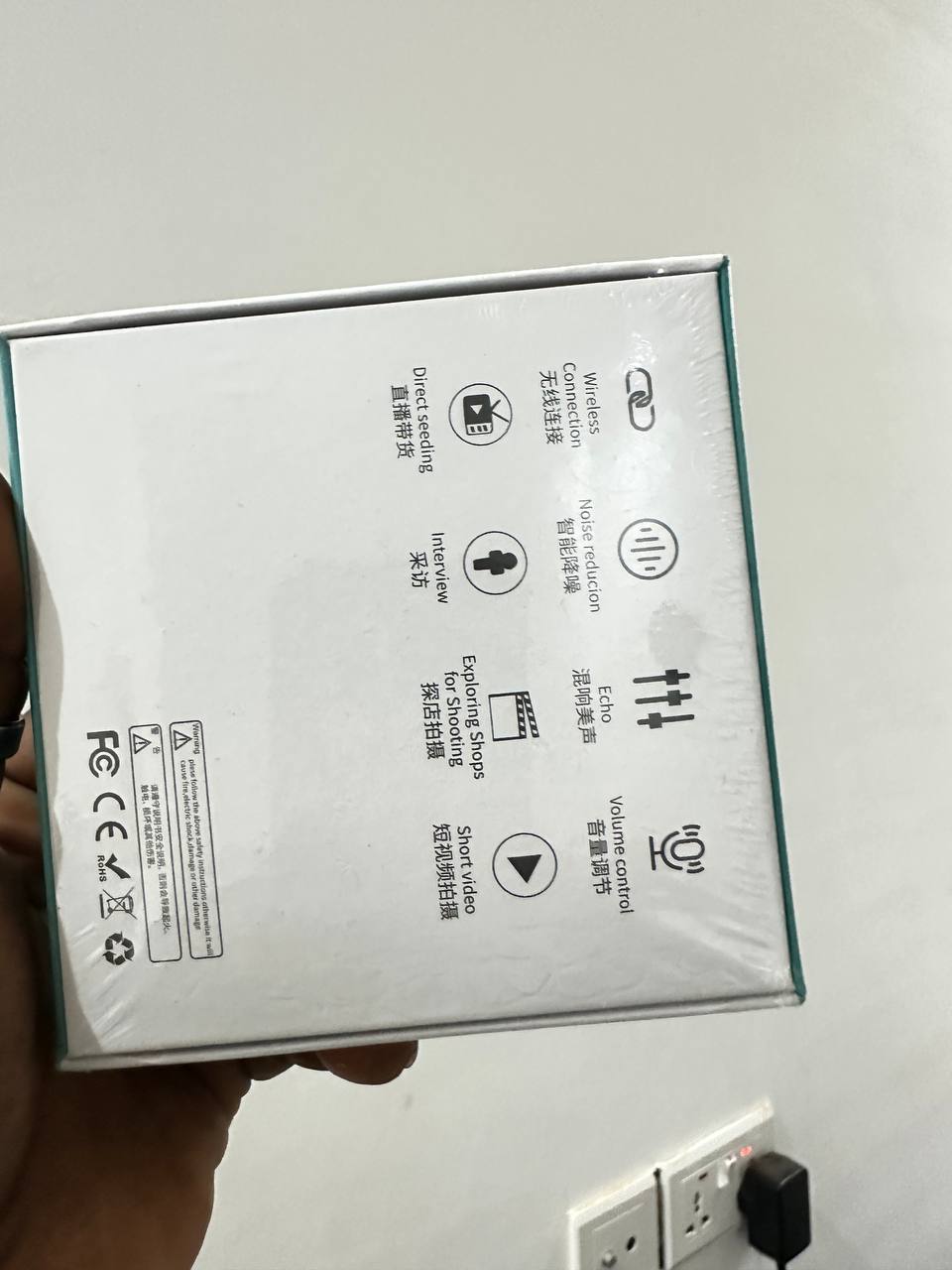 Q81 WIRELESS MICROPHONE