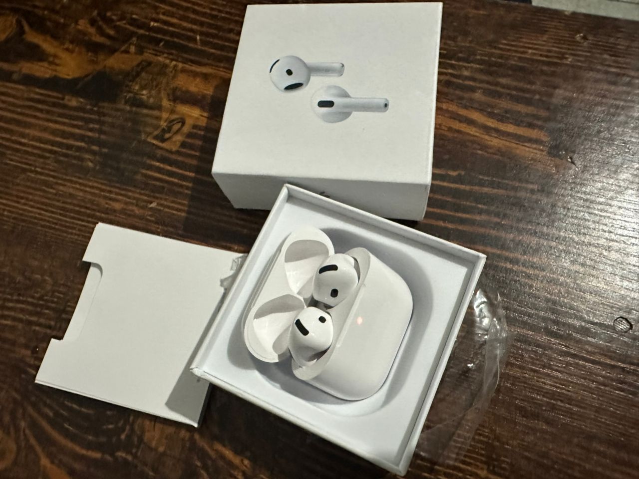 AIRPODS 4